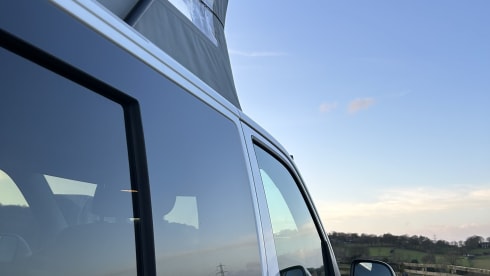 Sunny – 2021 Volkswagen T6.1 Transporter CamperKing Luxury Offgrid Camper (4 Berth)