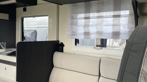 Feel Home on wheels – New and spacious Roller Team 2023 with central bed