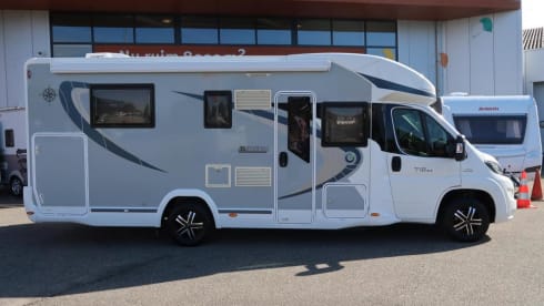 Luxuriously equipped 4-person Chausson