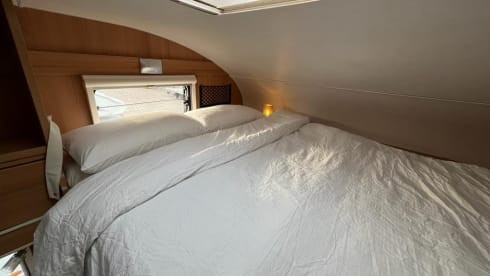 LMC Family Alcove Camper 6 persons Space saver! 