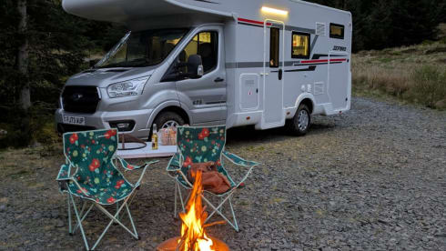 6 berth Ford Rollerteam 675