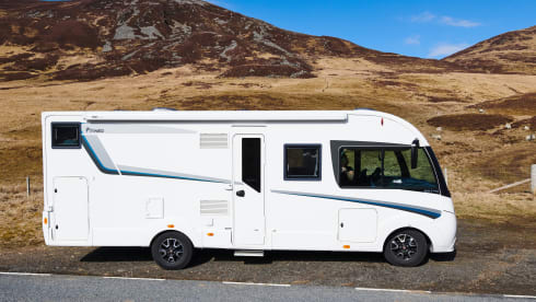 Spacious integral camper for 5 people