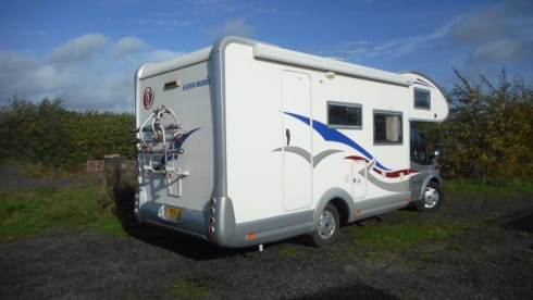 EASY 9 MOTORHOME HIRE JUST TURN UP AND GO
