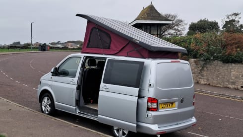 Campie – Volkswagen 'Poptop'  T5 Transporter Camper-van 