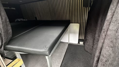 2p Mercedes-Benz campervan uit 2020