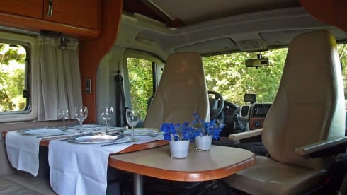 With this sporty camper the journey is the goal.