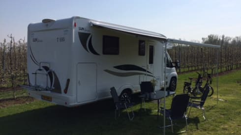 T595 – New SUNDRIVER semi-integrated motorhome (max. 5 people)