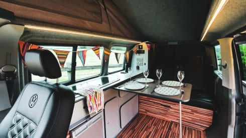 VW Campervan, Fully fitted, Sleeps 4, bedding & accessories included