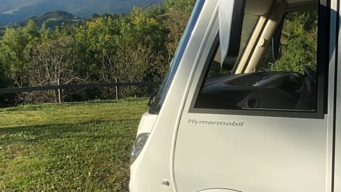 Very nice 4-6p Hymer integrated from 2021