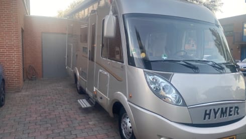 Luxury Hymer integral 4 pers. camper