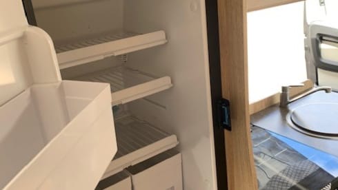 Platinum Camper – 2 adult 1 child Lux Camper Eldiss CV40 ltd edition