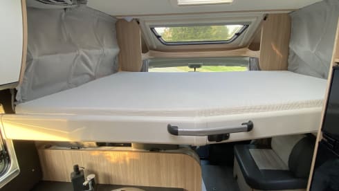 Beautiful 4p Sunlight T68 with single beds and pull-down bed from 2022