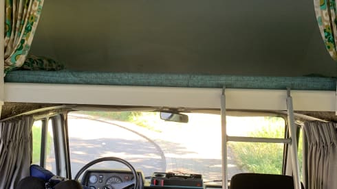 5p Mercedes-Benz alcove uit 1982