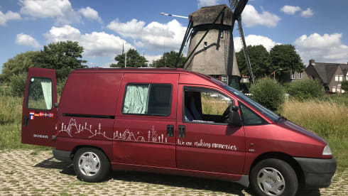 Rooie Sien – compact mini motorhome