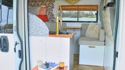 Discover the world! 2 p. Buscamper off-grid, fully equipped.