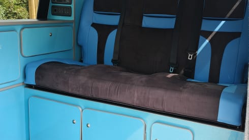 Ellice Mary – Camper Volkswagen a 4 posti letto del 2013