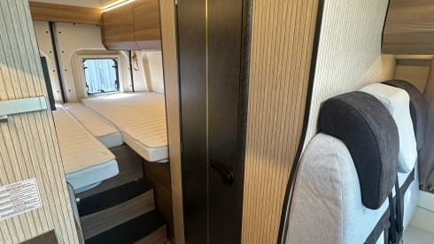Nr. 7 – Rimor van single beds