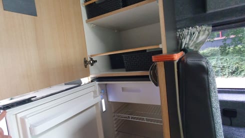 QPO "Zo wijd de wereld strekt"        " – Reliable and well-maintained bus camper.