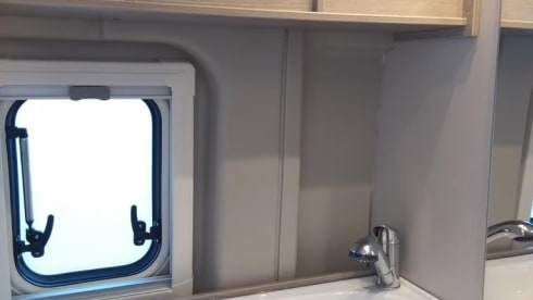 4p Bürstner bus (2023) with lifting roof