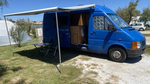 Blauwe Bussie  – 2p Volkswagen bus uit 2001