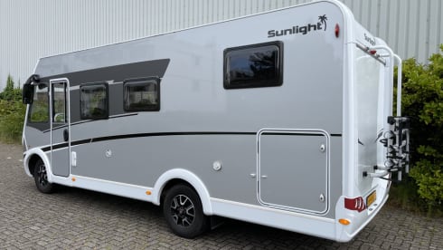 13/21 – Luxurious, complete camper with length beds and a pull-down bed!