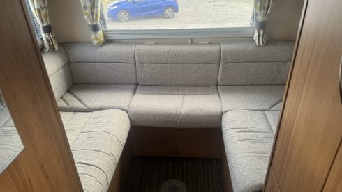 carrie the camper  – modern 6 berth camper 4 belts start your adventure now 