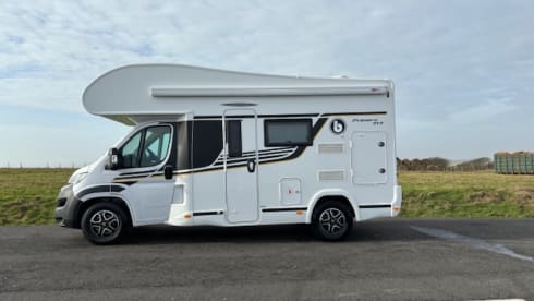 Beni – 6 Berth / 6 Seatbelt Benimar Primero 313