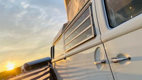 Luna – 3p Volkswagen campervan from 1972