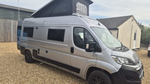 Elle2 – 4 berth Citroën Relay campervan 