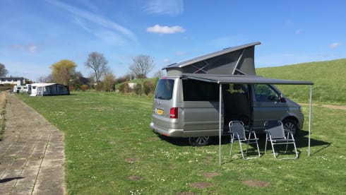 Travis – 4p Volkswagen campervan from 2016