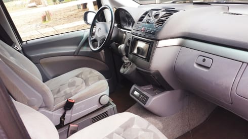 Mercedes Westfalia camper bus, MarcoPolo 4 persons
