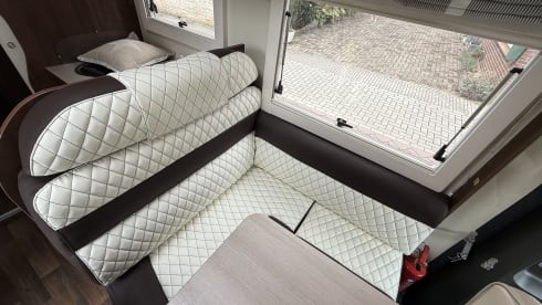 FORSTER 738 EB, 4 persons, garage and scooter included