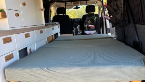 Camper Volkswagen per 4 persone, modello 2027.