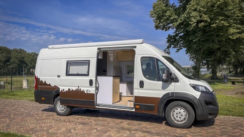 Gerrit – 2p Peugeot bus from 2019