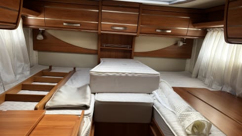 Guusje – Hymer with length beds super luxury camper