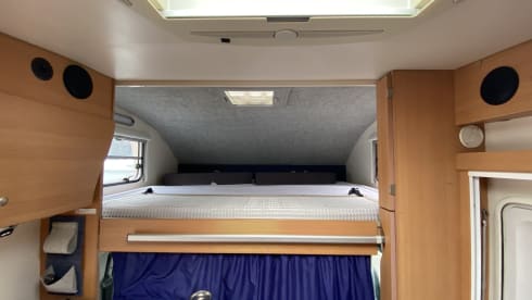 Bertie – compact Knaus motorhome, sleeps 4