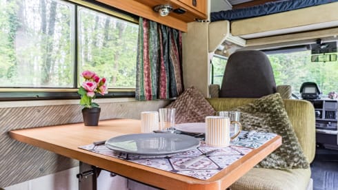 The Dude – Awesome retro camper from 1990