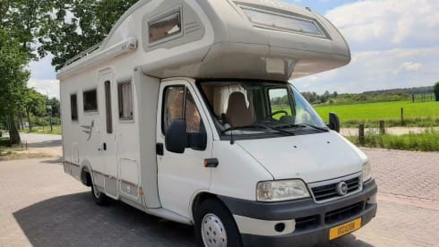 Camper 5 – Camper 5 - Fiat Ducato - The ideal family Camper with 2 Bunk beds.