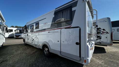 19 LMC T735 Explorer – 19 LMC T735 Integral camper for 4 people