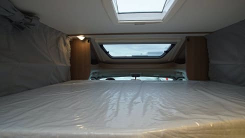 Wille – Automatic, Hymer Carado 4 person family camper, long beds! 