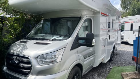 2024 Roller Team 675 Auto  – 6 sleeper Over cab bed & bunks