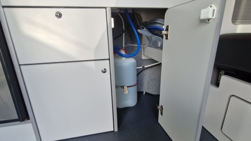 Skye2 – 4 berth campervan with pop top roof