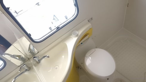 Nice compact camper with spacious kitchen