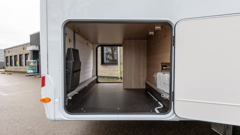 Carado T459 semi-integrated with queen-size bed from 2022