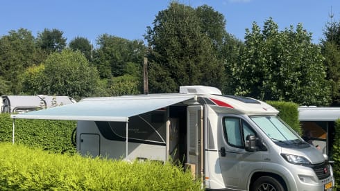 Nexxio 700 queensbed  – Bürstner a 2 posti semi-integrato dal 2016