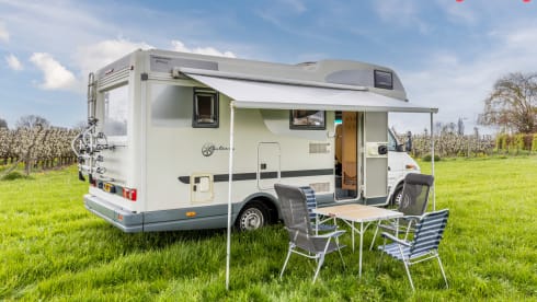 Mercedes Karmann Ontario - practical family camper