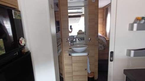 Aki – 4p Adria Mobil integrated uit 2017