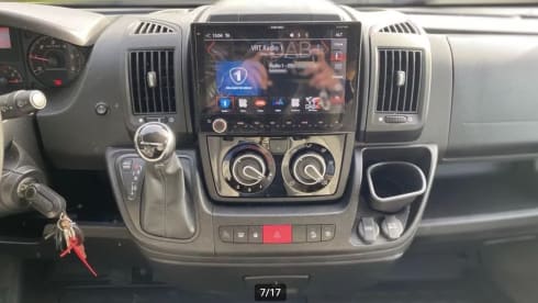 Luxe Hymer campervan 4p met daktent