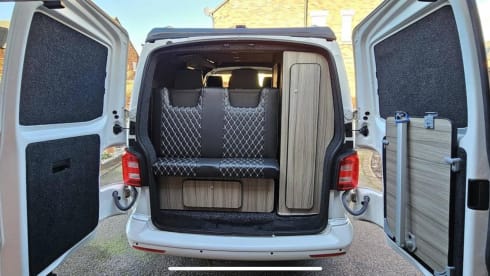 Echo – 2020 high spec all season T6 Camper TV, Toilet, Off grid, Insurance inc.