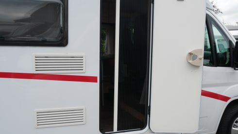 Chausson Flash 16, 4 personnes, lits longitudinaux, lit escamotable !